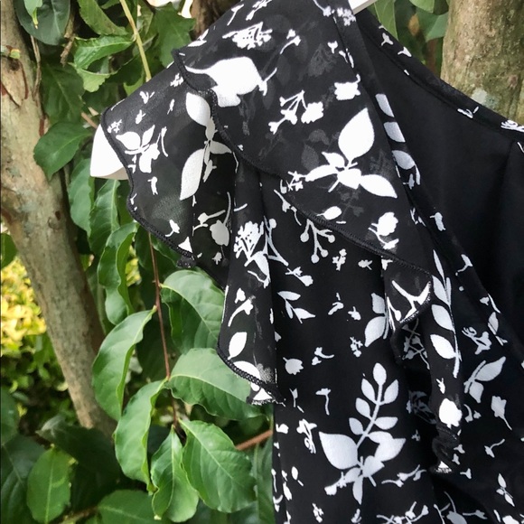 Converse Dress Floral V-Neck Black & White Cottagecore XS - Picture 3 of 10